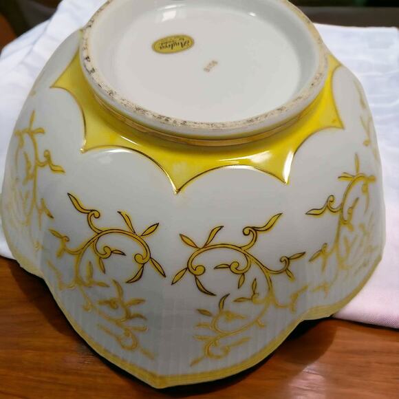 Yellow Lotus Bowl Andrea Sadek 9.5" Japan Hand Painted Scalloped Edge Gold Red - Picture 3 of 9
